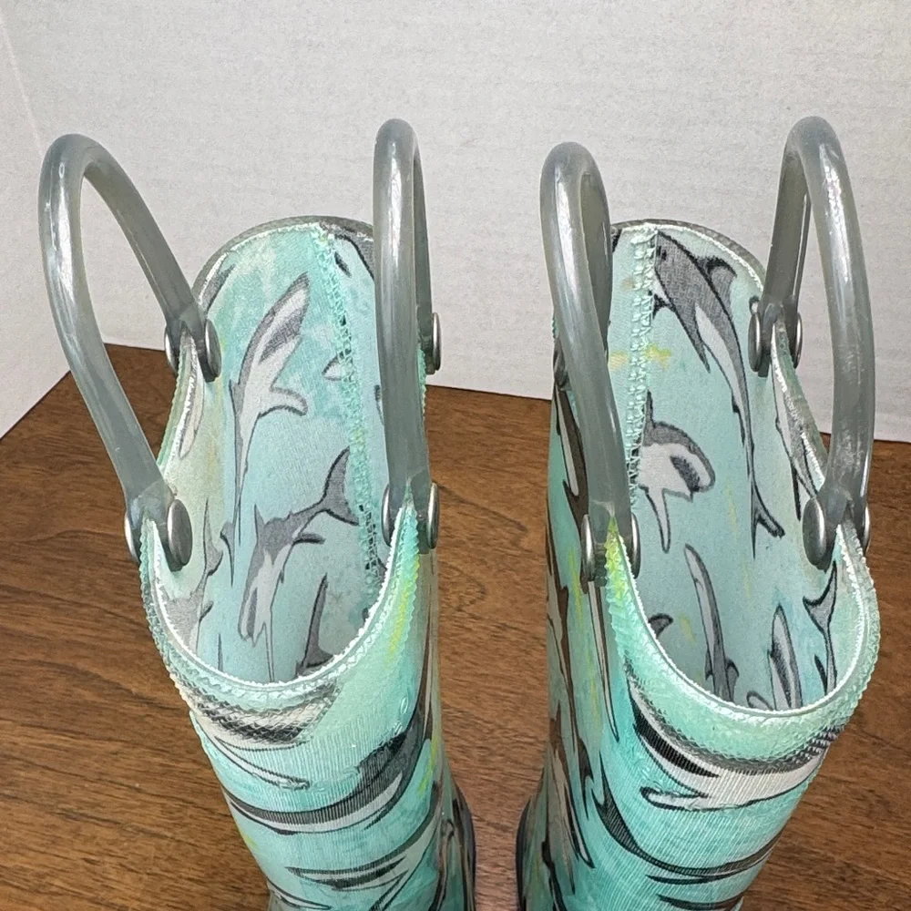 EUC Western Chief Light-up Kids Toddlers Chiller Shark Pull-on Rain Boots, sz 7